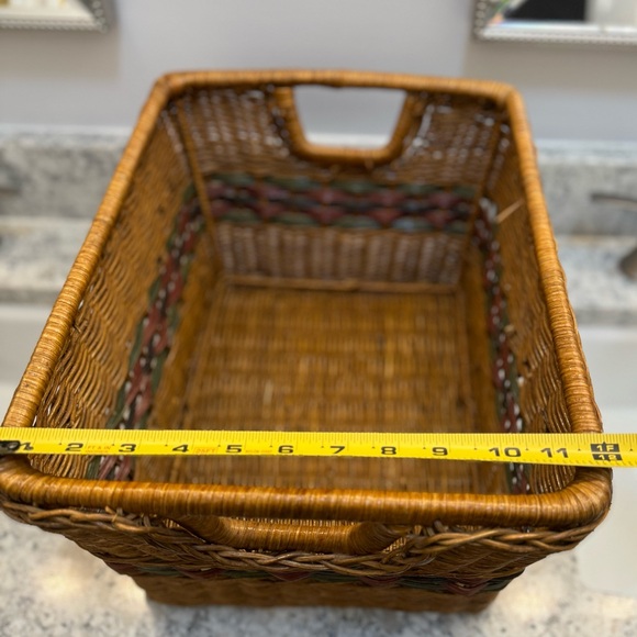 Signature Basket by The Homemaker Collection. Metal Frame Early 2000’s - Picture 13 of 15